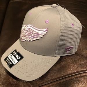 Detroit Red Wings Hockey Fights Cancer team issued hat